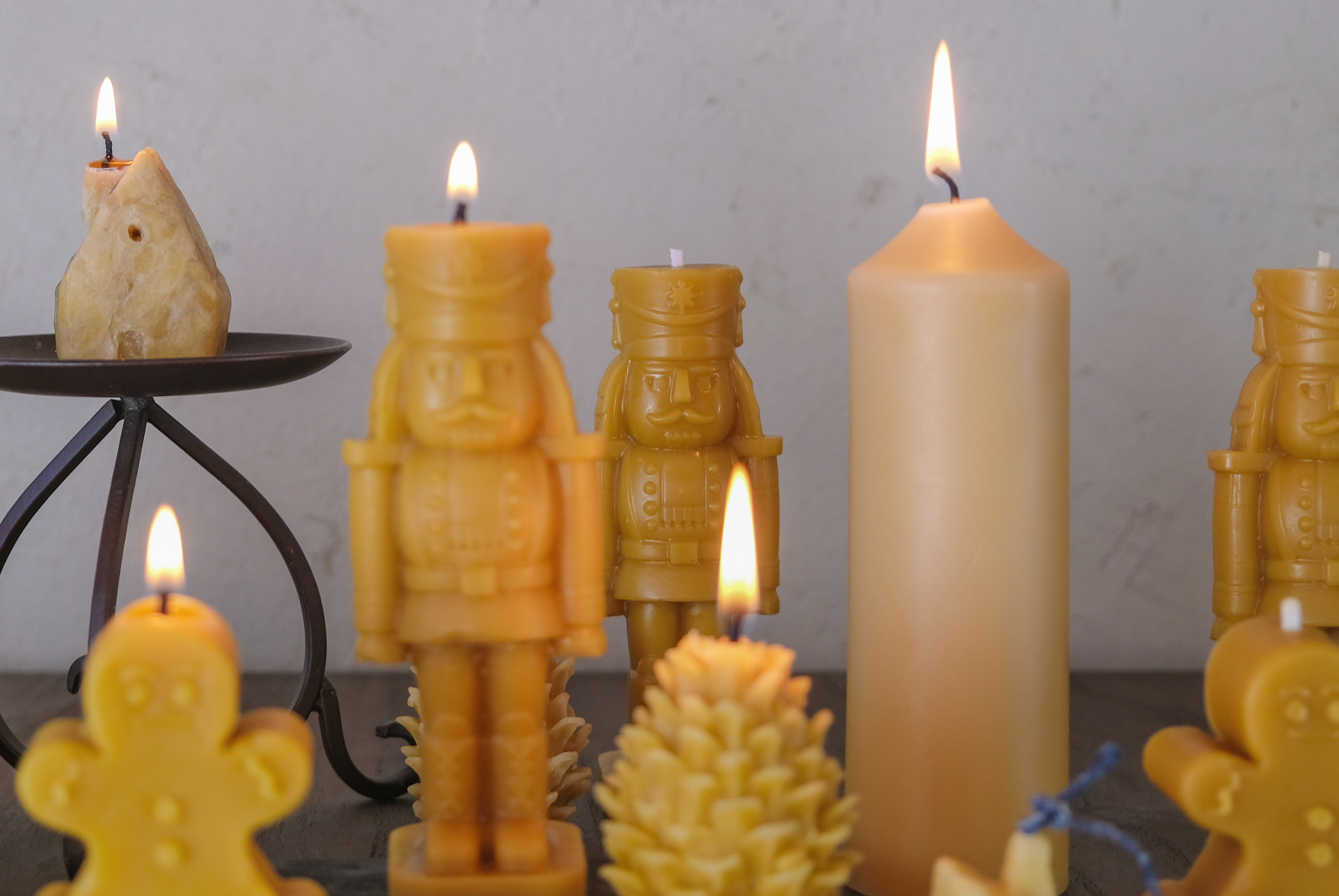 信州の自然のなかを飛び回ったミツバチが作ったミツロウを
使用したみつろうキャンドル