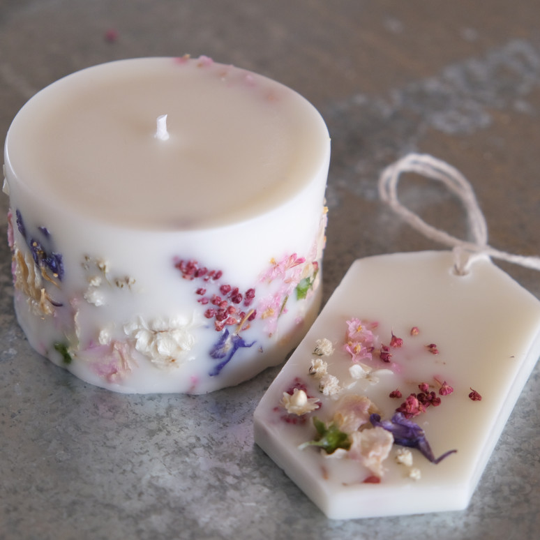 体験レッスンで作成できる、ドライフラワーのろうそく